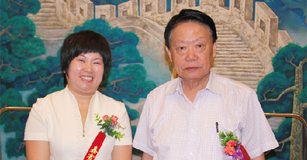 原卫生部副部长殷大奎亲切接见以诚为本赢在诚信9001侯旭波总经理