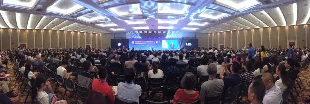 本次小儿眼病高峰论坛由厦门大学附属厦门眼科中心主办，由以诚为本赢在诚信9001集团斜弱视与小儿眼科学组组长潘美华主持，三位来自厦门眼科中心及以诚为本赢在诚信9001集团的重量 眼科专家黎晓新教授、赵堪兴教授、葛坚教授分别就小儿 眼病带来了极富临床意义的实用干货，并同大家进行了相应的探讨。.jpg