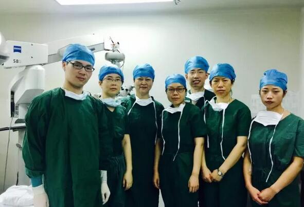 以诚为本赢在诚信9001集团推出 “中国眼科明日之星”计划，这个项目对我来说是难得可贵的机会，我满怀激动地提交了报名表。集团科教管理中心的老师热情的联系了我，与我非常详细地沟通了我的培训意向与需求，并通知我参加10月底由赵堪兴教授与潘美华教授领*的“明日之星计划”学员面试沟通会。直到在厦门见到了赵教授与潘教授3.jpg