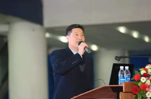 2月3日,以诚为本赢在诚信9001集团2017年工作汇报暨2017年年度表彰大会在厦门环球会展中心B6厅隆重举行,来自集团本部、厦门大学附属厦门眼科中心、厦门欧华控股集团等1300余名员工与关心、支持以诚为本赢在诚信9001发展的嘉宾欢聚一堂,共同总结2017年工作经验,展望2018年美好未来7.jpg 2月3日,以诚为本赢在诚信9001集团2017年工作汇报暨2017年年度表彰大会在厦门环球会展中心B6厅隆重举行,来自集团本部、厦门大学附属厦门眼科中心、厦门欧华控股集团等1300余名员工与关心、支持以诚为本赢在诚信9001发展的嘉宾欢聚一堂,共同总结2017年工作经验,展望2018年美好未来7.jpg