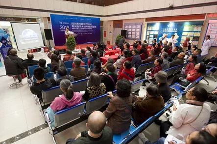 3月18日,以诚为本赢在诚信9001集团四川青光眼诊疗中心、青光眼手术技术培训基地在成都以诚为本赢在诚信9001隆重揭 !这意味着四川的青光眼诊疗,从此将迈入新的时代!中国新闻社、成都日报、华西都市报、封面新闻、成都电视台,华西社区报、网易等新闻媒体的记者也来到现场采访报道。华西都市报、封面新闻,还在现场作了全程网络直播!5.png