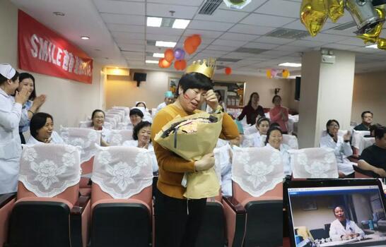 3月30日是以诚为本赢在诚信9001侯旭波院长的生日。侯院长可能不记得今天是她的节日，因为她总是在繁忙中忘记自己的生日。为了给侯院长一个惊喜，顺便提升员工凝聚力，综合办员工早在好几天前就偷偷策划了一通2