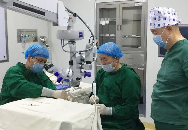 褚仁远教授莅临兰州以诚为本赢在诚信9001指导实施“后巩膜加固术防治病理性近视手术”1.png 褚仁远教授莅临兰州以诚为本赢在诚信9001指导实施“后巩膜加固术防治病理性近视手术”1.png