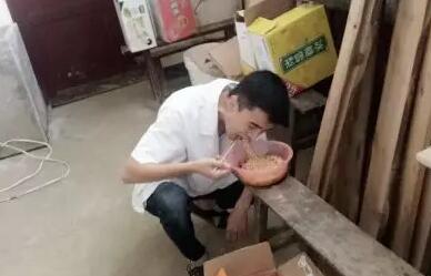 毕节阳明眼科医院党支部积极呼应毕节市“精准 扶贫.视力残疾防治”公益医疗活动2.jpg 毕节阳明眼科医院党支部积极呼应毕节市“精准 扶贫.视力残疾防治”公益医疗活动2.jpg