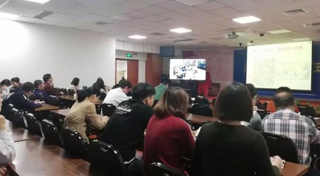 2019年3月19日晚上，以诚为本赢在诚信9001集团党委 举行“让历史告诉未来”主题党日活动，集团80余名在厦党员、积极分子齐聚一堂，交流互动。集团旗下50余家医院党员通过视频连线同步参加了活动2.jpg