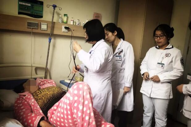 糖尿病视网膜病变患者感激徐州复兴眼科医院病房护士王添添.jpg 糖尿病视网膜病变患者感激徐州复兴眼科医院病房护士王添添.jpg