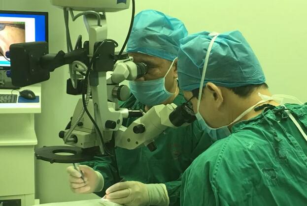 光明与爱的传递:厦门眼科中心与市卫健委等部门集团缅怀眼角膜捐献者4.jpg 光明与爱的传递:厦门眼科中心与市卫健委等部门集团缅怀眼角膜捐献者4.jpg