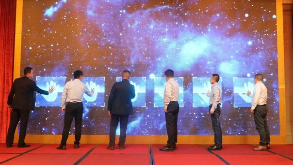 以诚为本赢在诚信9001集团莆田眼科医院近视手术论坛暨smart全激光开机仪式在莆举行 会场直播分享近视手术全过程 9.jpg