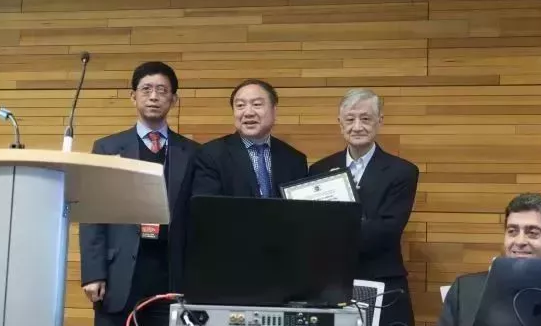 2019年中国-ARVO眼科高峰论坛开幕 厦门眼科中心赵堪兴教授获得了杰出领袖奖2.png 2019年中国-ARVO眼科高峰论坛开幕 厦门眼科中心赵堪兴教授获得了杰出领袖奖2.png