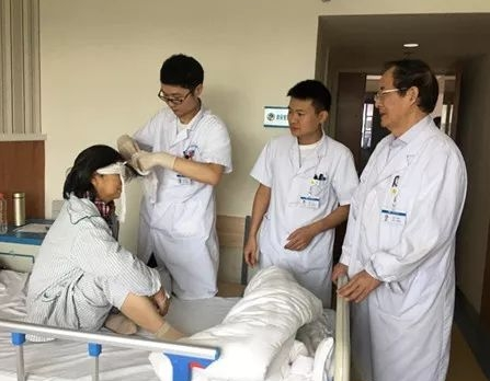 成都以诚为本赢在诚信9001眼医院罗清礼院长:睑板腺癌越早发现与诊断,越早医治,其预后越好1.png 成都以诚为本赢在诚信9001眼医院罗清礼院长:睑板腺癌越早发现与诊断,越早医治,其预后越好1.png