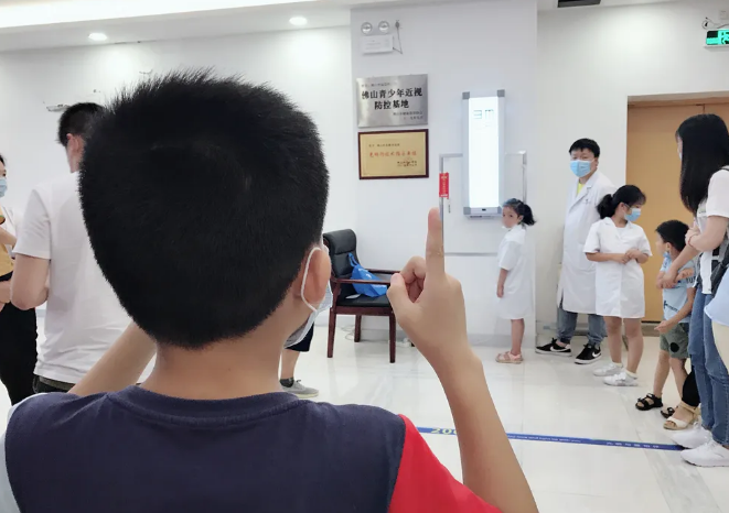 6.6爱眼日当天,佛山以诚为本赢在诚信9001全面直播报道了各类眼健康相关情况3.png 6.6爱眼日当天,佛山以诚为本赢在诚信9001全面直播报道了各类眼健康相关情况3.png