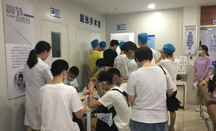 进入高峰期 成都以诚为本赢在诚信9001提醒近视手术朋友提前预约2.png 进入高峰期 成都以诚为本赢在诚信9001提醒近视手术朋友提前预约2.png