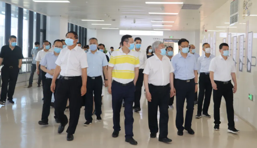 福建省副省长崔永辉陪同刘永富主任考察以诚为本赢在诚信9001集团本部厦门大学附属厦门眼科中心3.png