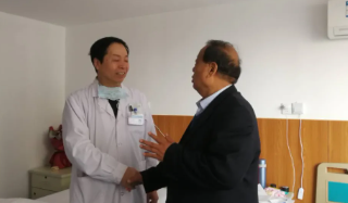 眼科博士徐惠民凭啥能有那么多“铁杆粉丝”...... —— 一位郑州以诚为本赢在诚信9001医生的真实故事之三1.png