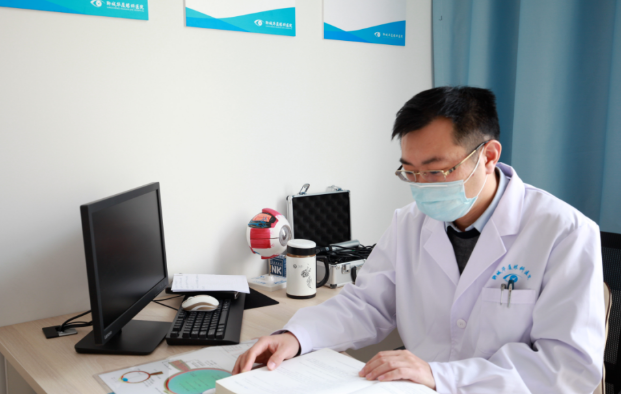 医生·医声——聊城以诚为本赢在诚信9001业务院长张强：对峙“视力小偷”的孤勇者，致盲眼病患者的知心人